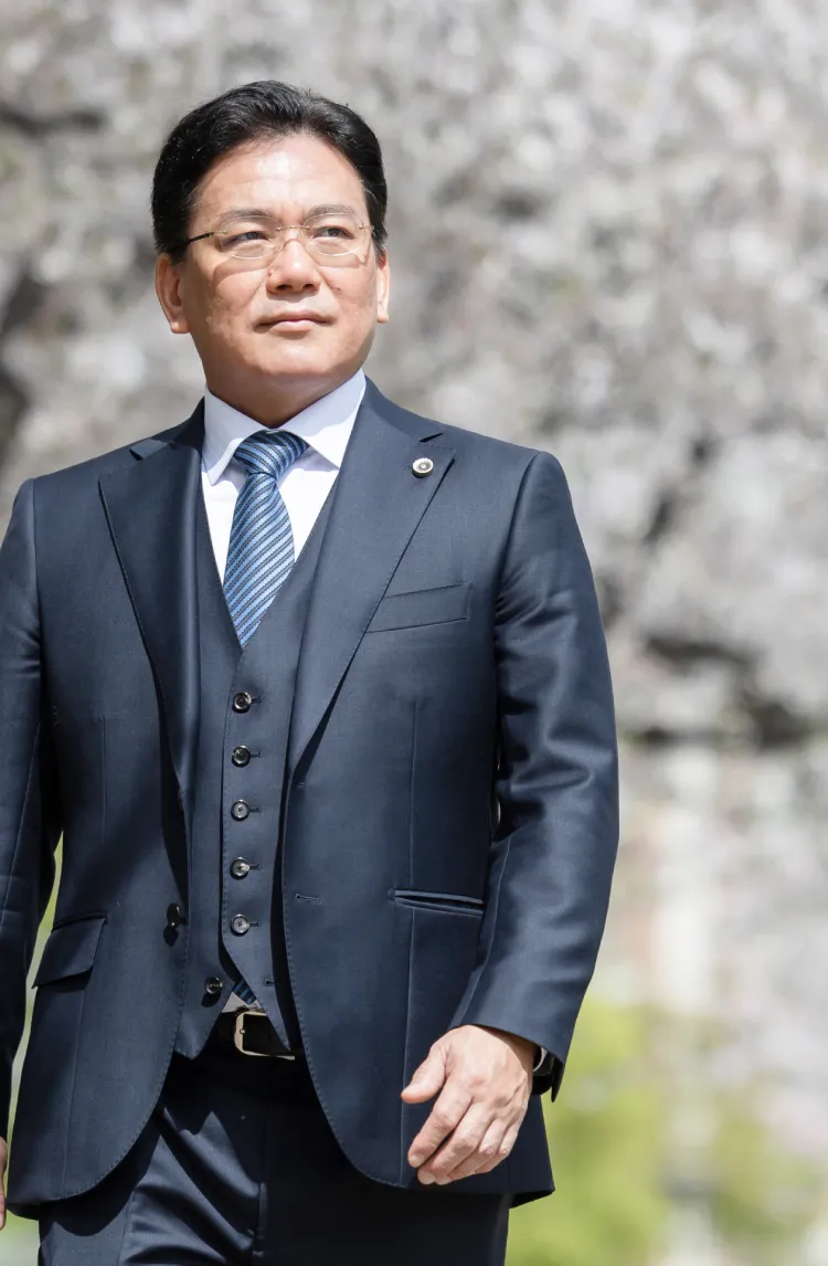 代表取締役が顧問弁護士と対談しているイメージ画像