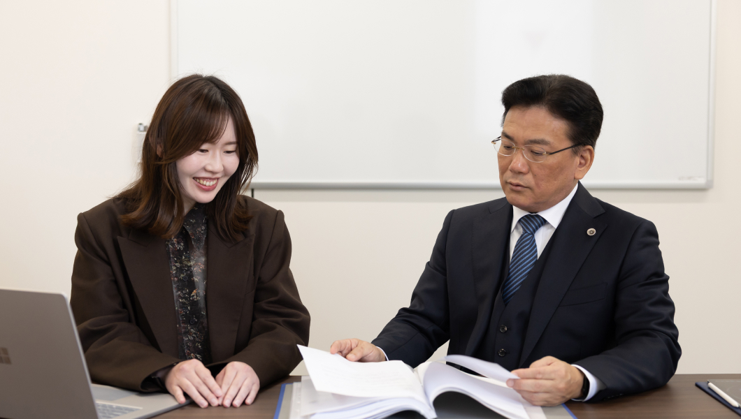 書類の確認作業